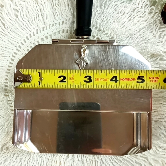 Vintage Sheffield Silver Plate Silent Butler/Crumber With Removable Handle - Picture 9 of 14